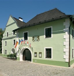 Gold_Ceský_Krumlov_Exterior.jpg