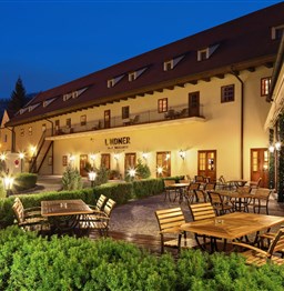 Lindner_Exterior.jpg