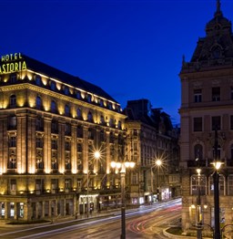 Astoria-Budapest_by-night.jpg