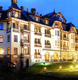 Grandhotel_Starý_Smokovec_exterior.jpg